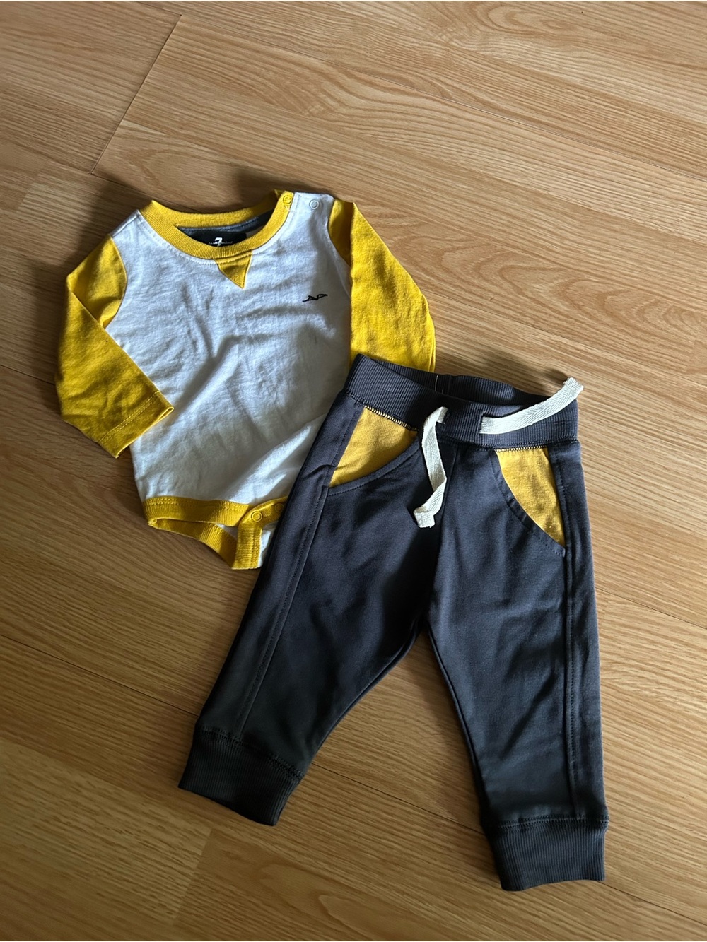 7 For All Mankind Bodysuit Sweatpants Matching Set 0-3m